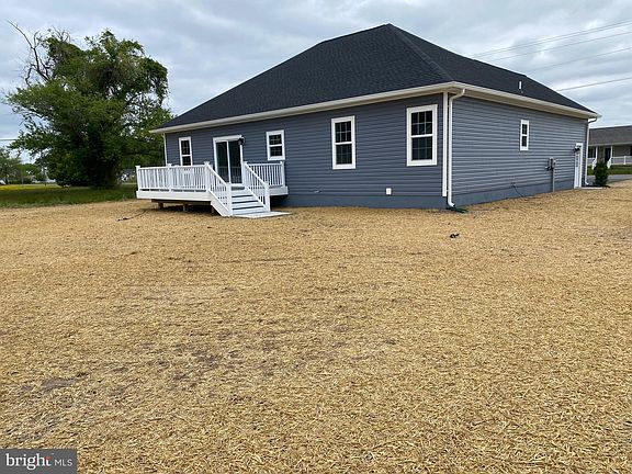 5th image of 845 Royal Way