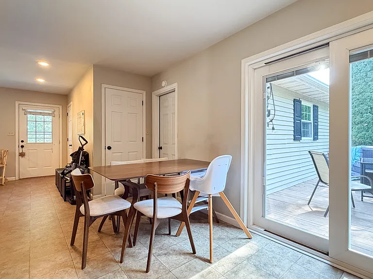 951 Daniel Dr — Photo 9