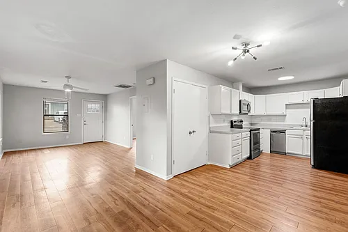 1202 Hillyer St Photo 1