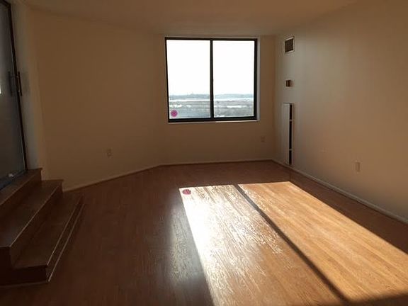4th image of 1632 Harmon Cove Tower #1632