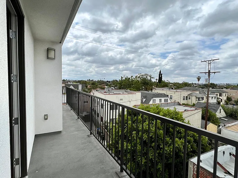 5210 W Olympic Blvd #201 — Photo 14