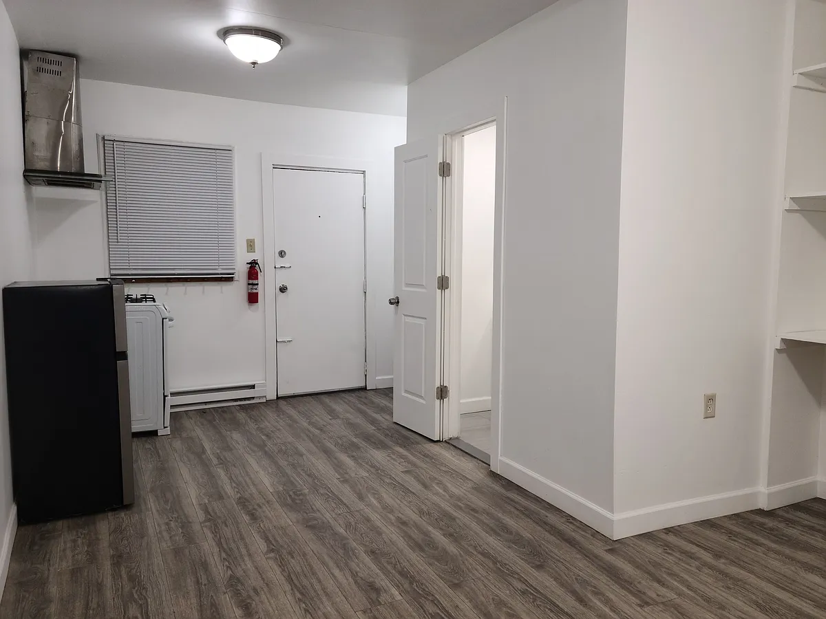 Building Photo - 588 Argyle Ave #2