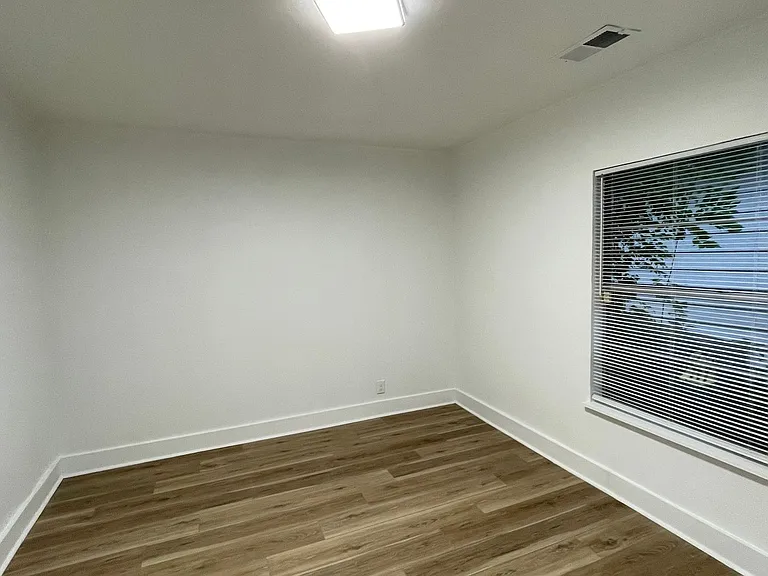 609 Cox St — Photo 11