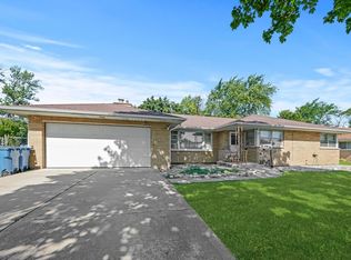 860 Macarthur Dr, Chicago Heights, IL 60411