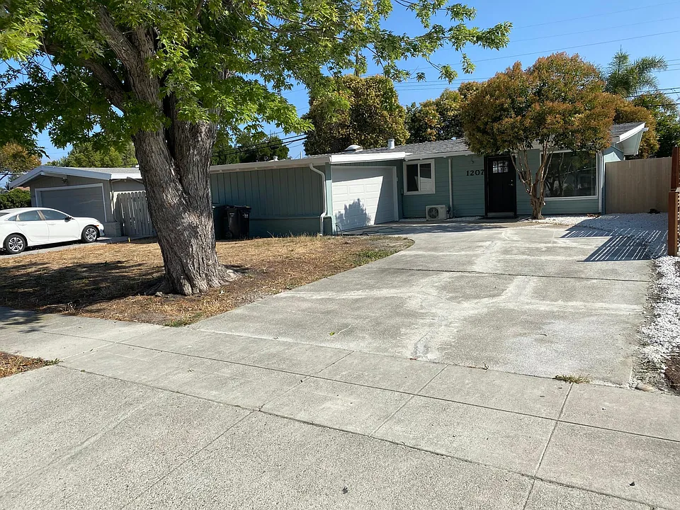 1207 Torrance Ave
