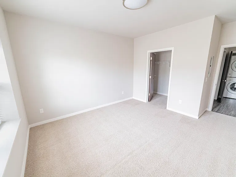 Mammoth Springs Apartments & Townhomes — Photo 11