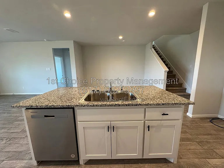 912 Rothville Ln — Photo 10
