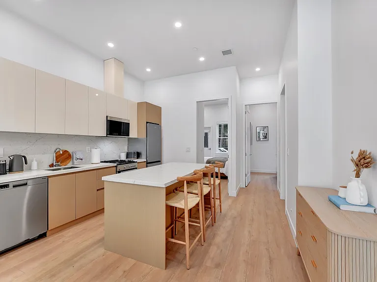 955B Nicola St — Photo 6