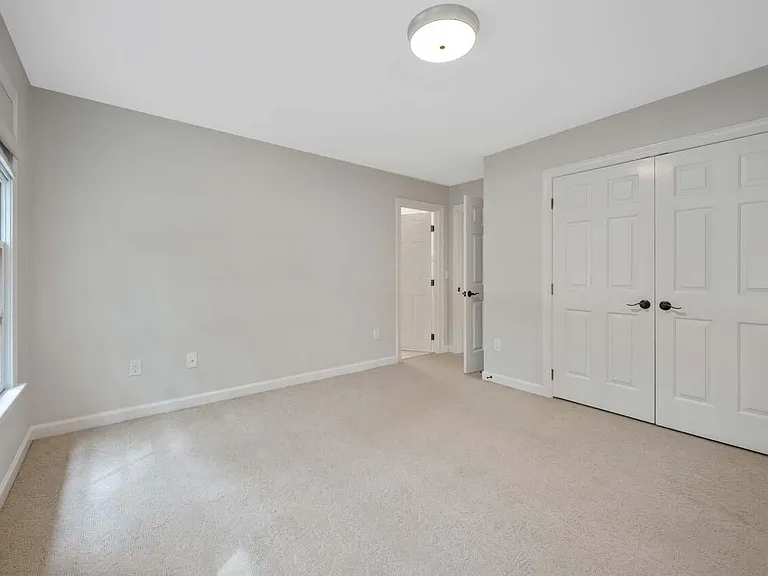 1202 Summerville Ln — Photo 35