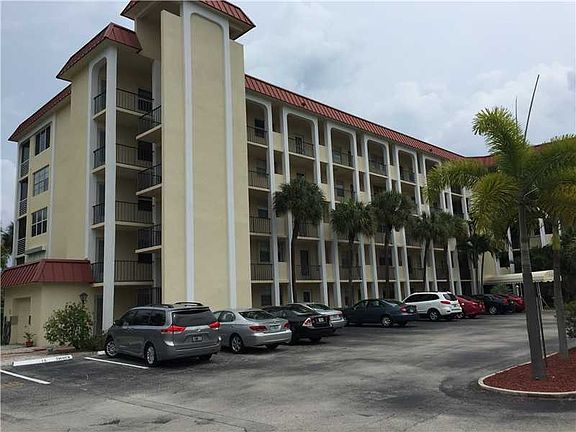 3rd image of 105 Paradise Harbour Blvd APT 409