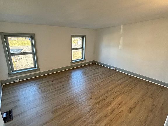 5th image of 558 Walnut St