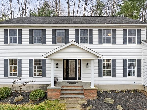 3rd image of 2504 Foxwood Ln