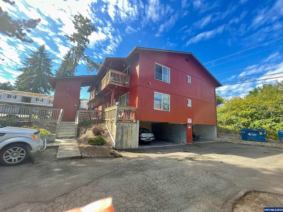 2nd image of 1250 Marilyn St SE