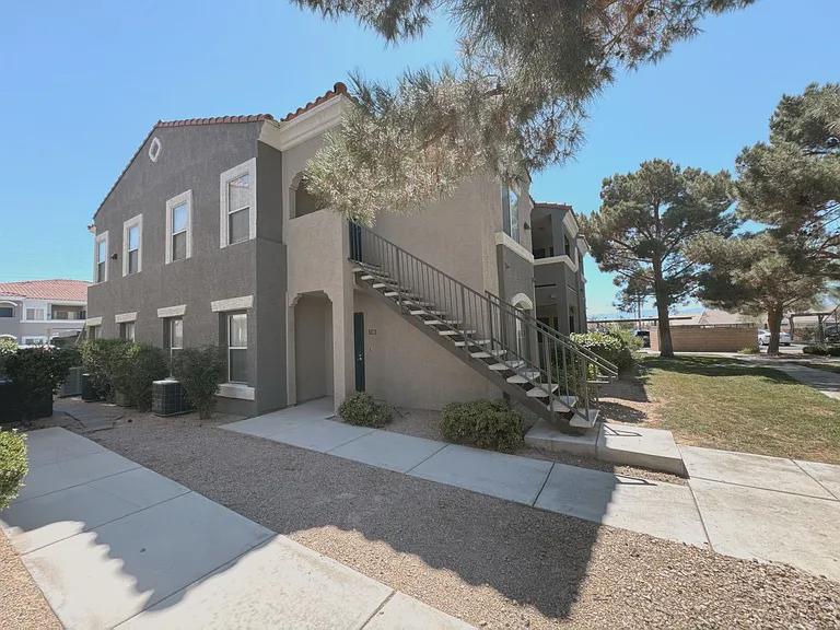 10245 S Maryland Pkwy #130 — Photo 14