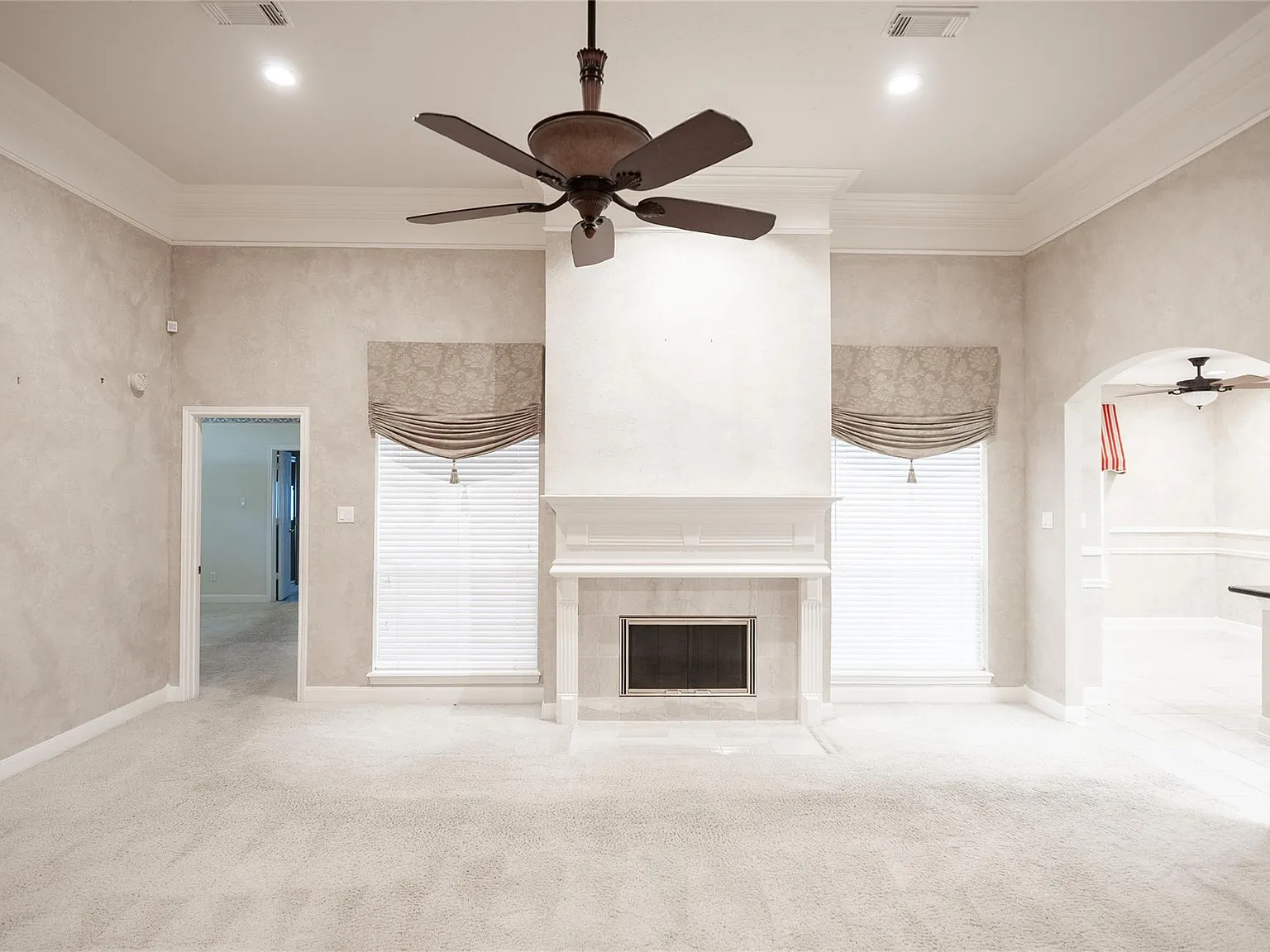 4 bed, 3.0 bath, 3070 sqft, $4,300 — Photo 4
