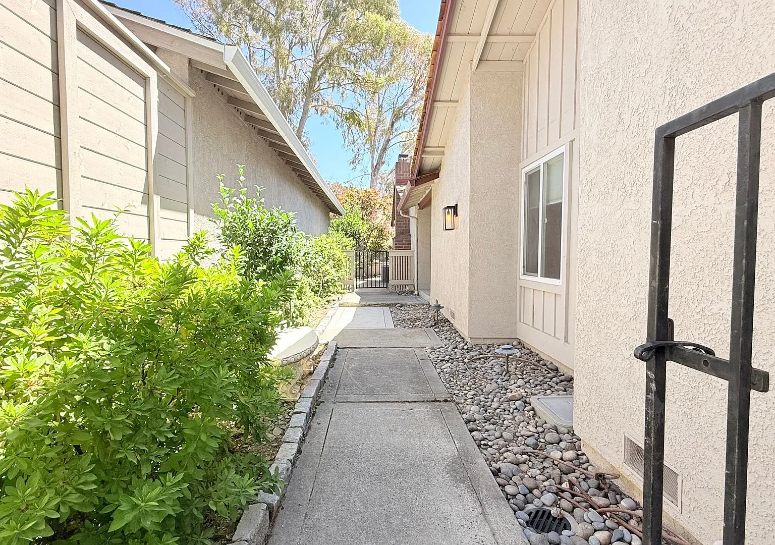 Bright and Airy, Single-Story, 4BD/2.5BA Home in Crow Canyon Country Club, Danville- Available NOW! — Photo 4
