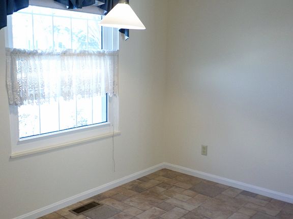 Kitchen Eating Area