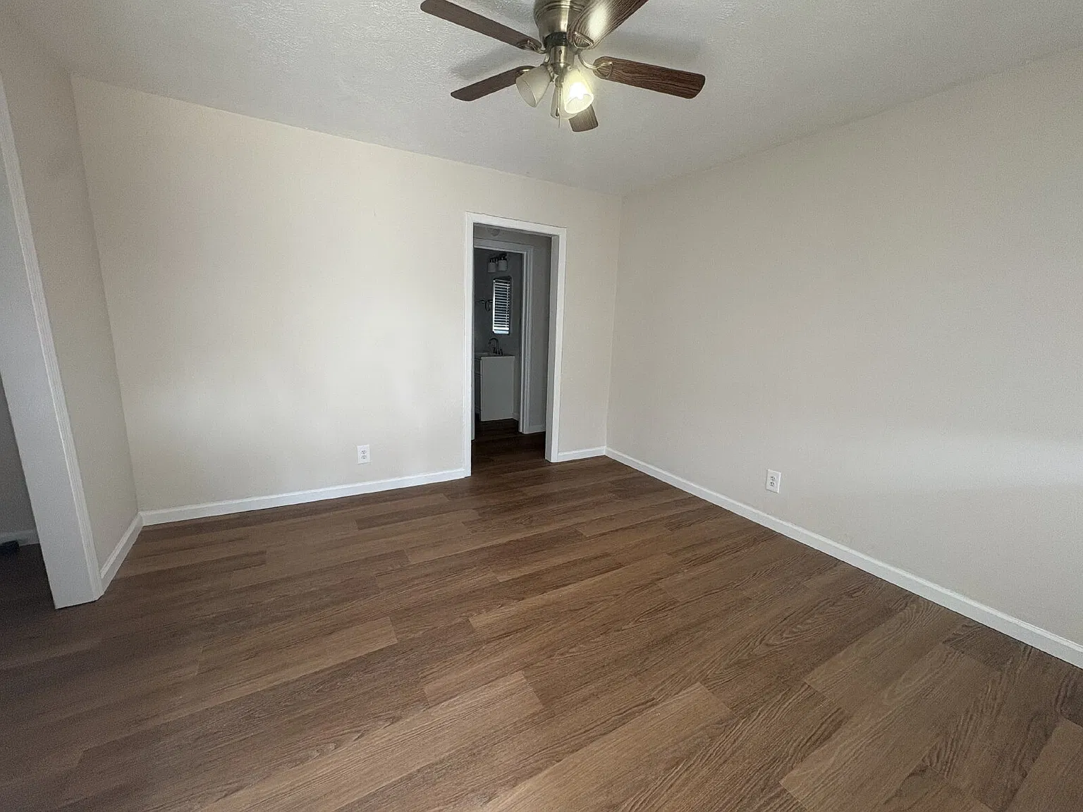 3 bed, 1.0 bath, $1,275 — Photo 2