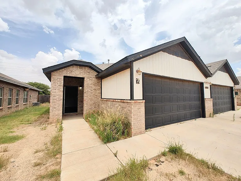 2215 Quitman Ave — Photo 1