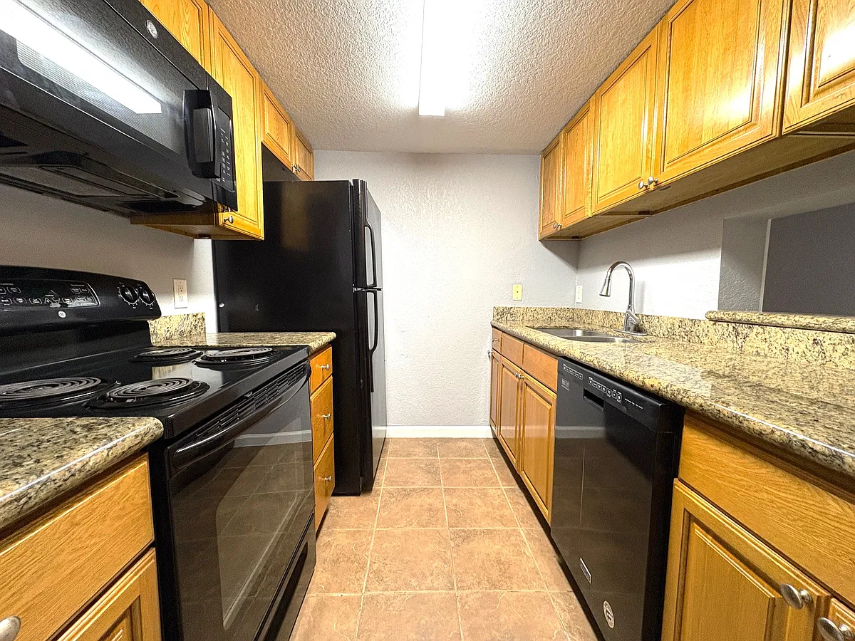 Building Photo - 10298 W Winston Ave #6