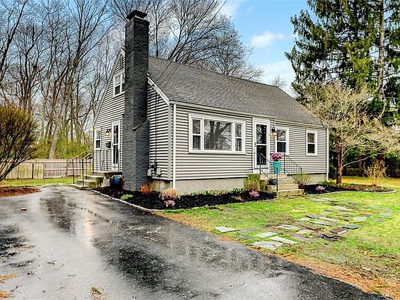 3rd image of 6 Greenville Dr