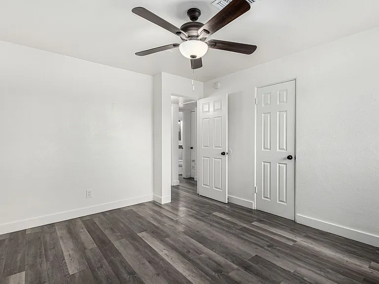 5525 N 27th Dr #17 — Photo 10