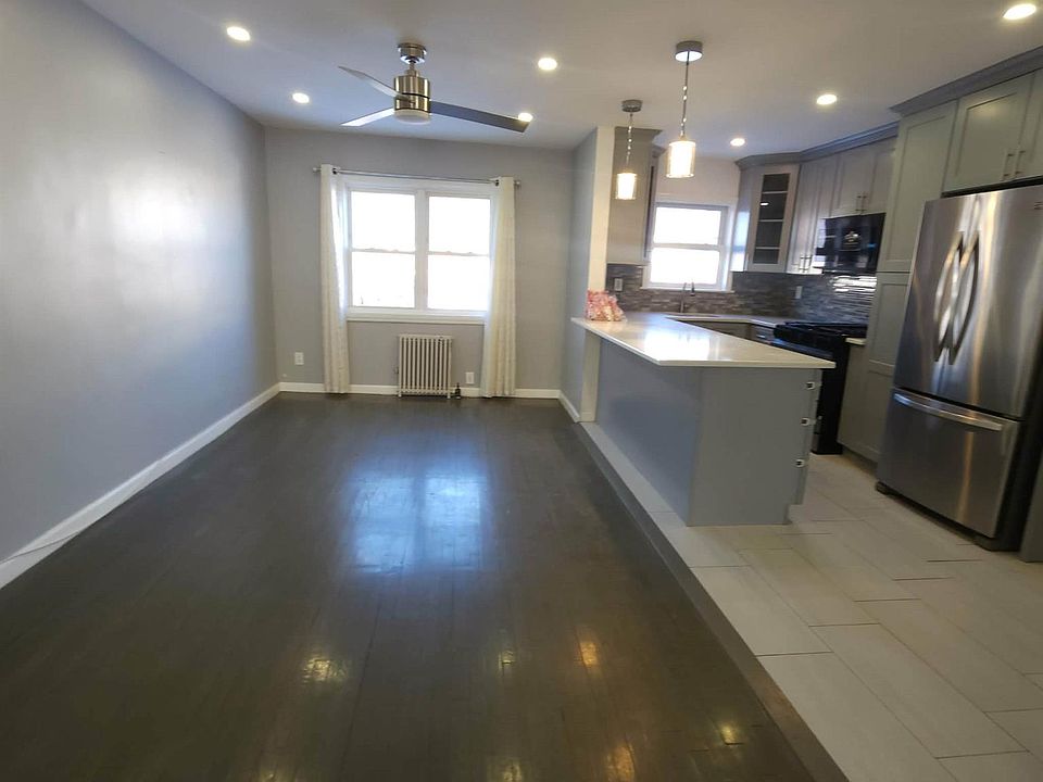 1st image of 22509 Murdock Avenue