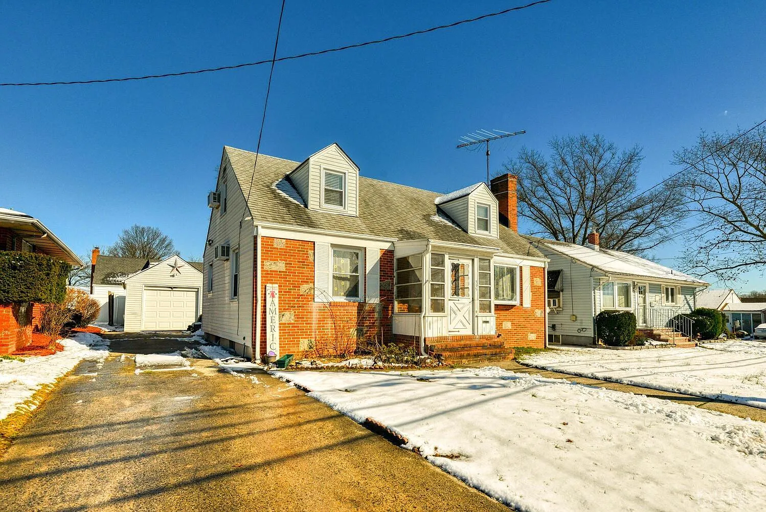 335 S Main St photo 1
