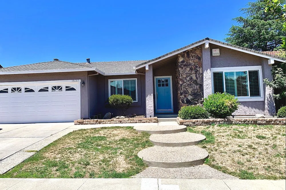 1537 Calle De Stuarda photo 1