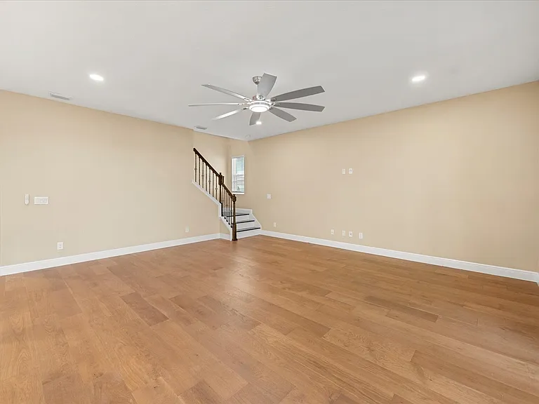 2049 Heart Lake Dr — Photo 48