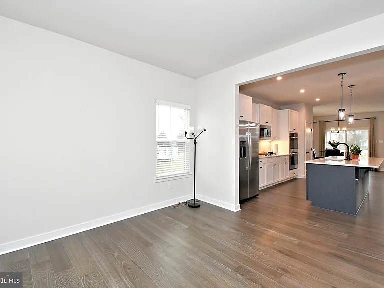 500 Sterling Dr — Photo 5
