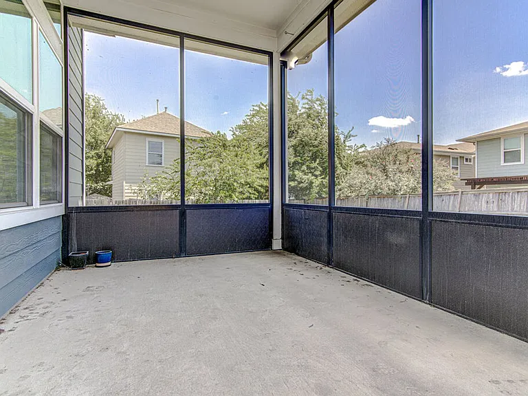 2117 Maxwell Ln — Photo 32