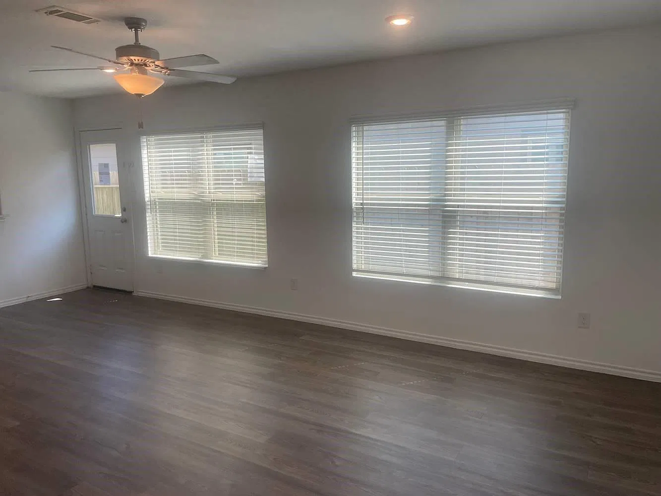 4 bed, 2.5 bath, 1858 sqft, $1,890 — Photo 2