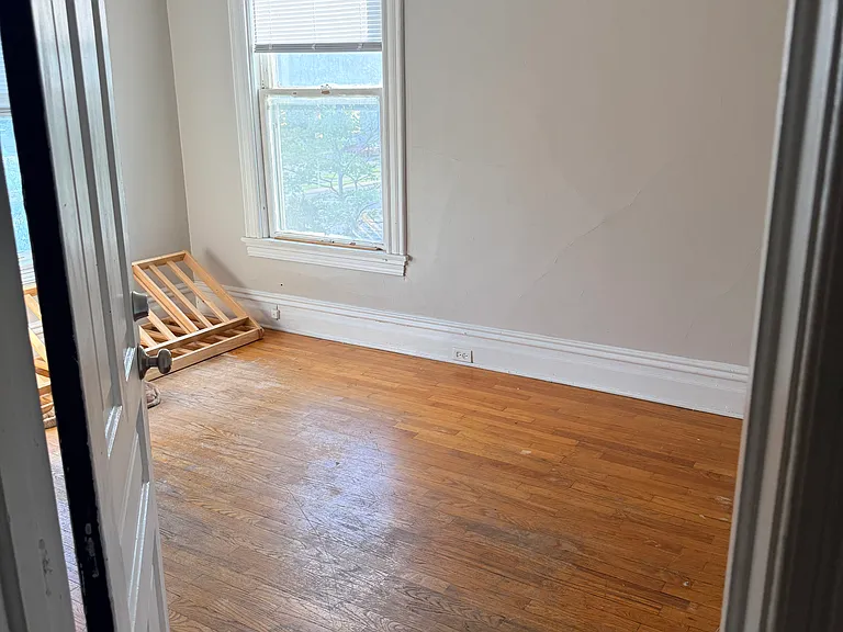 754 Fuller Ave SE — Photo 2
