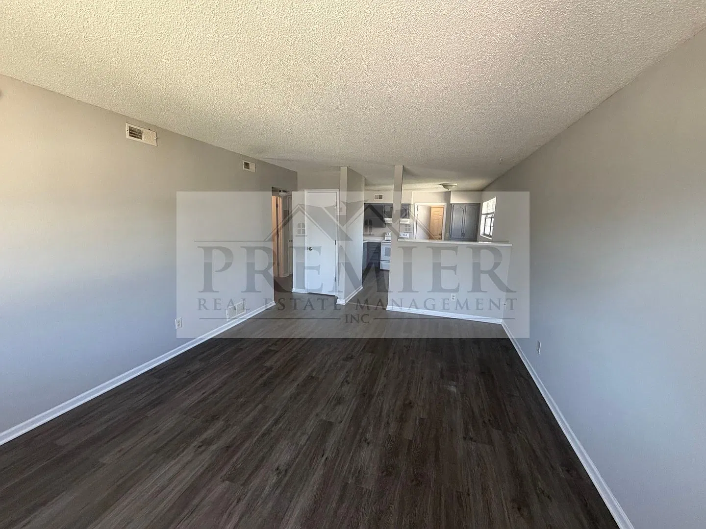 305 W 3rd St #4, Odessa, Mo 64075 -2b 1b Apartment Odessa-- 4 Plex Building Rent $875 — Photo 3