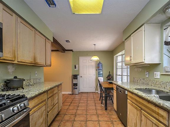 2nd image of 21206 Abbey Oak Cir