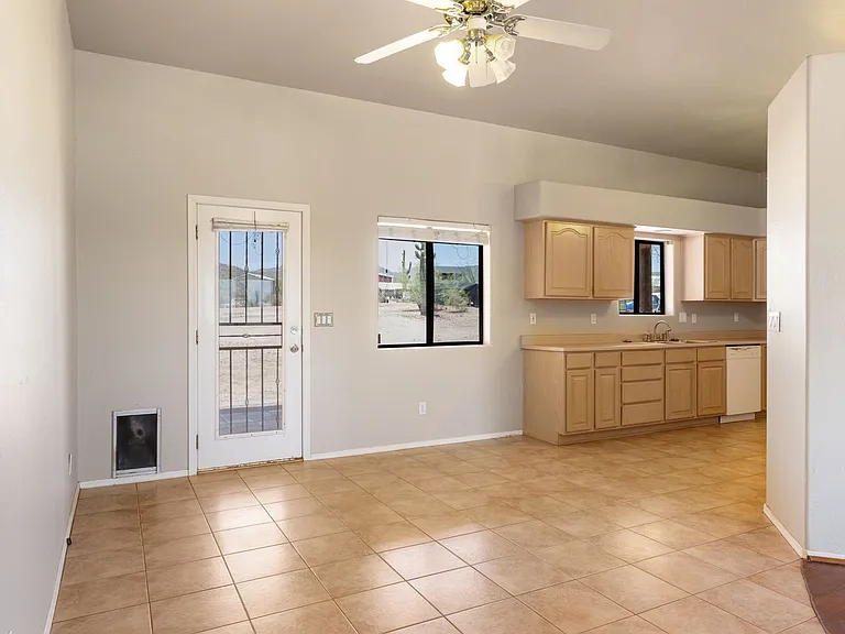 670 E Moon Vista St — Photo 20