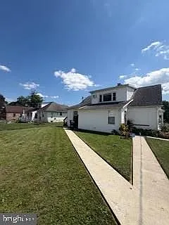 2 bed, 1.0 bath, 900 sqft, $1,250 — Photo 2