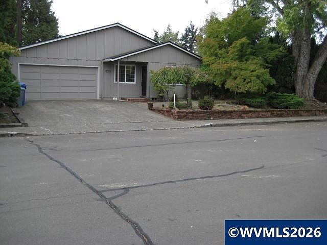 1st image of 4254 Snoopy Ct NE