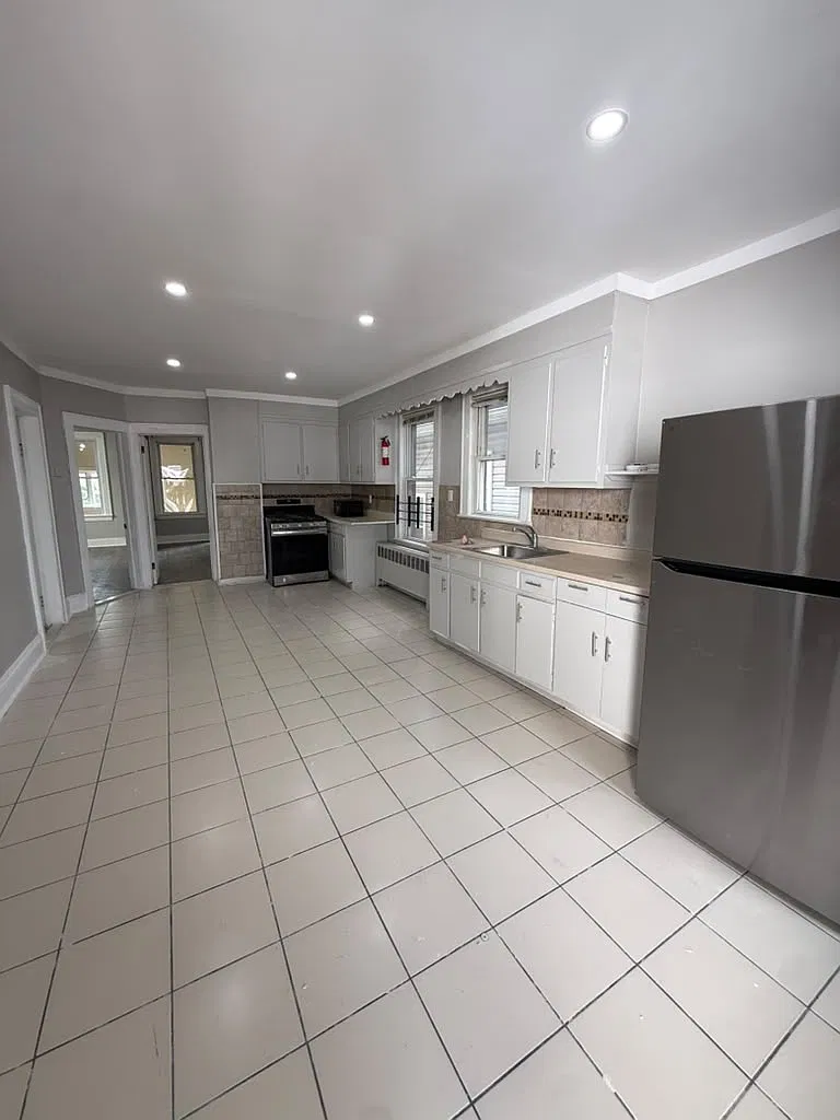 2 bed, $2,500 — Photo 1