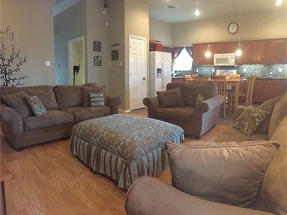 3rd image of 1501 Poplar Dr