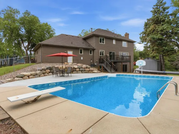 1467 Kings Crst, Eagan, MN 55122