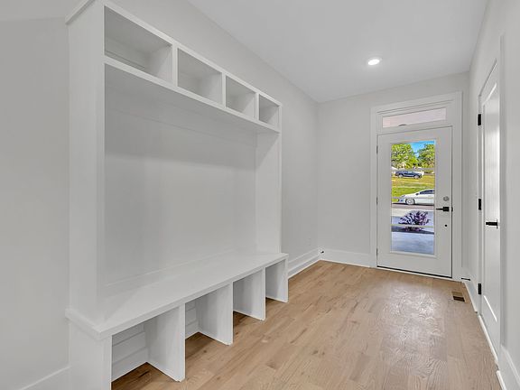 3rd image of 521B Weakley Ave