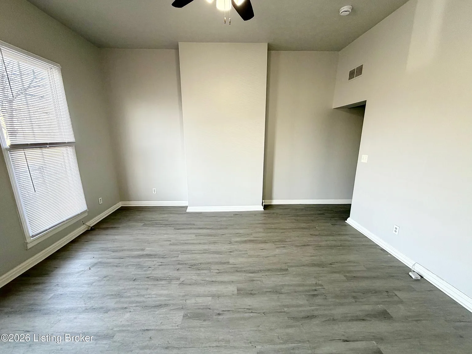 4 bed, 1.5 bath, 1596 sqft, $950 — Photo 2