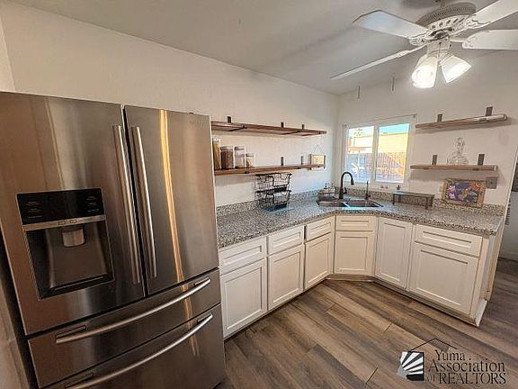 4th image of 2571 S Walnut Ave