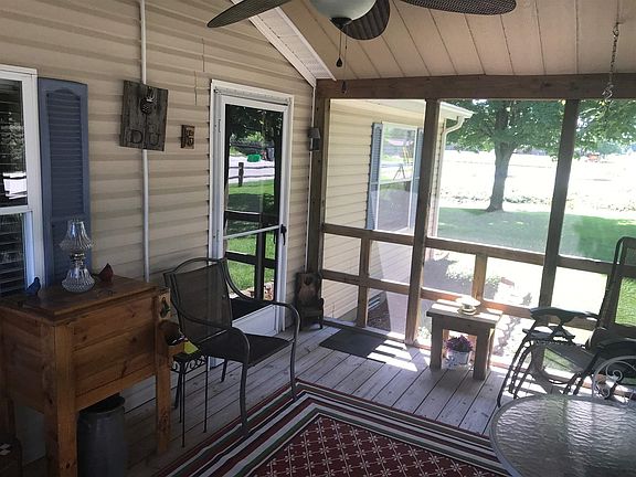 3rd image of 1818 College Ave