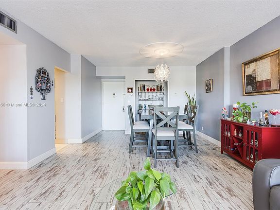 4th image of 4400 Hillcrest Dr APT 418B