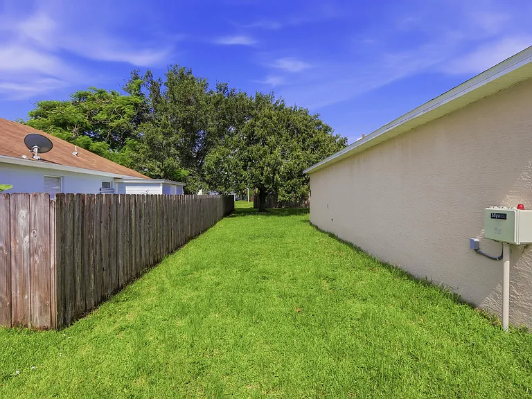 3124 SW Armucher St — Photo 37