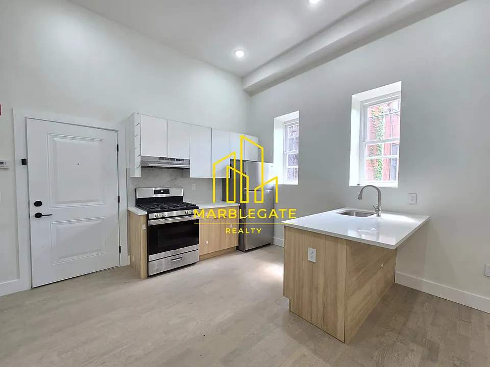 53 Lincoln Park #11C