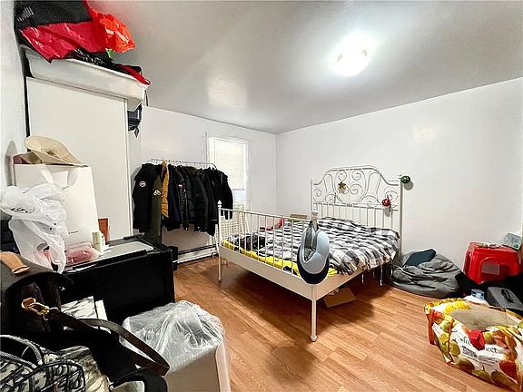 3rd image of 33 Avenue X